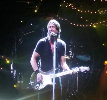 Keith Urban performing in San Jose, CA - credit: KirstenCoachman.com