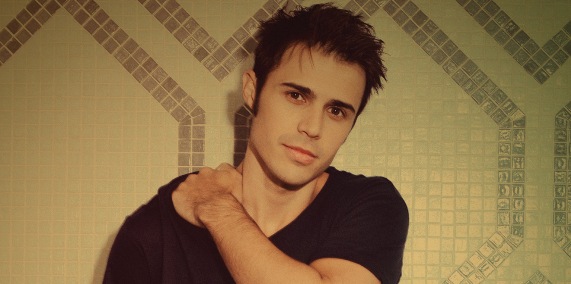 Video >> Kris Allen Rocks Live in the&nbsp;Vineyard