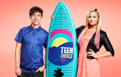 ‘Glee’s’ Kevin McHale Excited to Co-Host Teen Choice&nbsp;2012