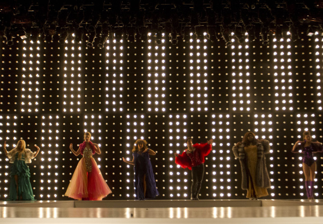 Glee >> Sneak Peek Performance from “Diva”